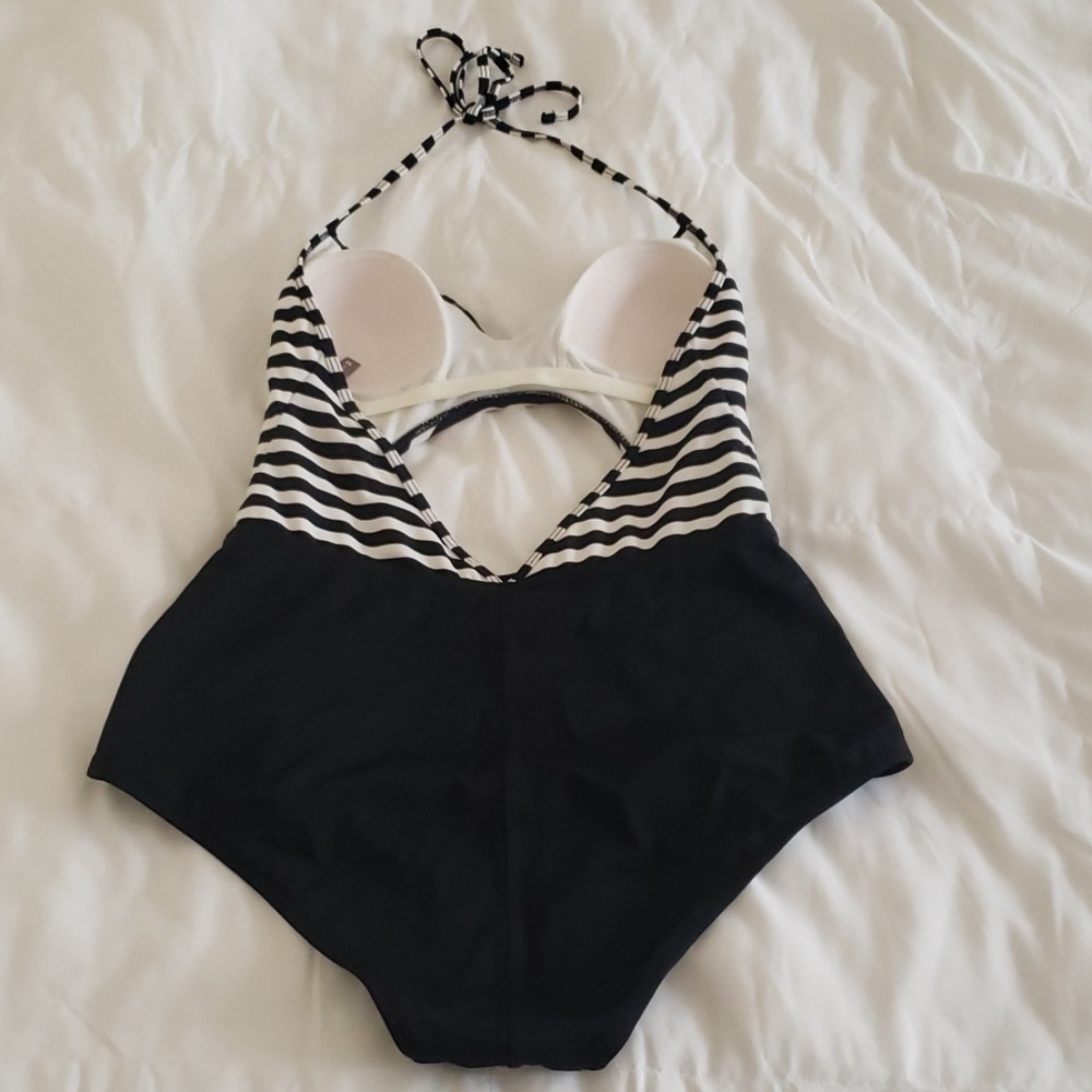 Swimsuit - Picture 2 of 3